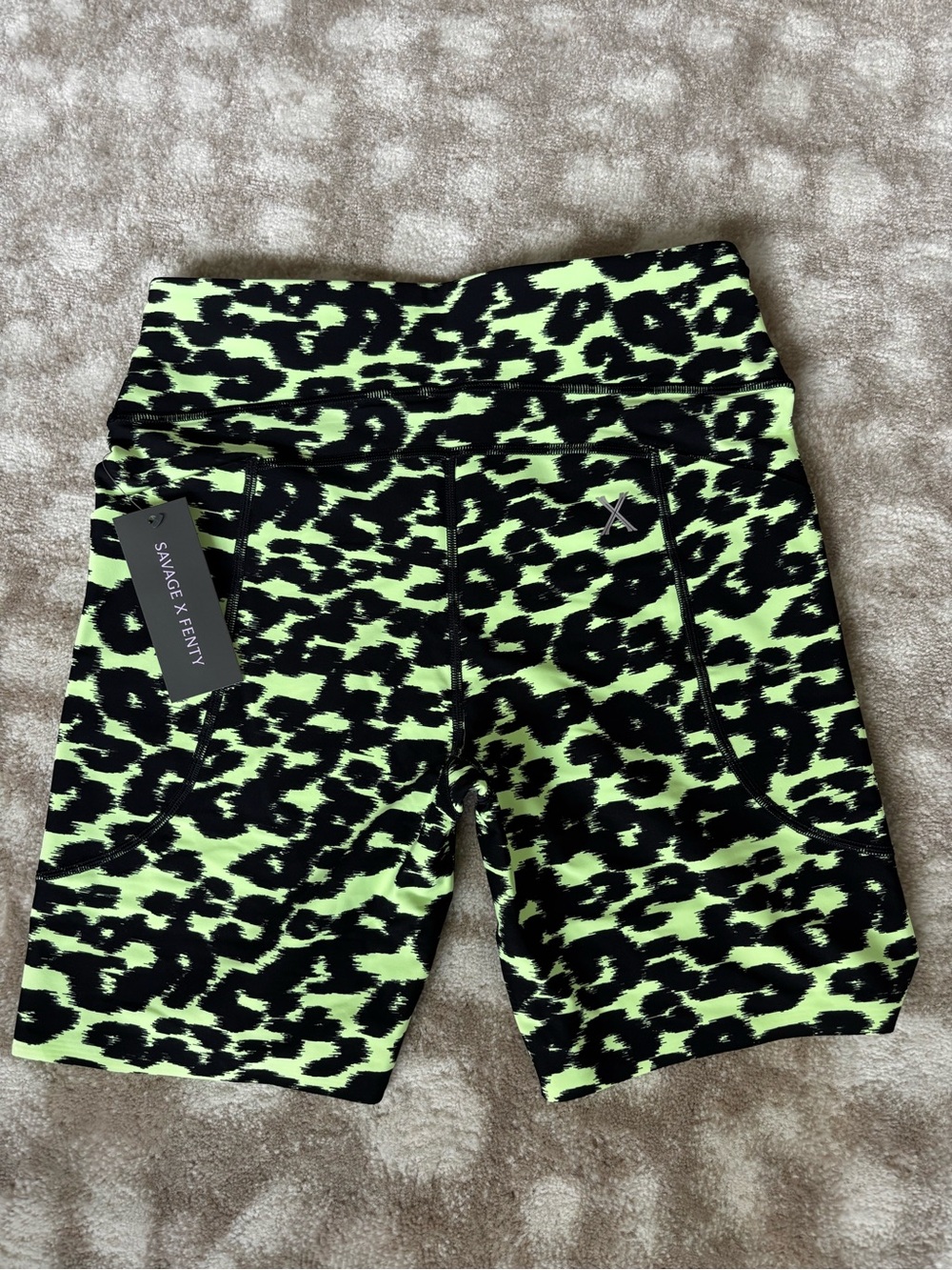 Savage X Fenty Black & Lime Green Leopard High-Waist Bike Shorts NEW (M) pockets